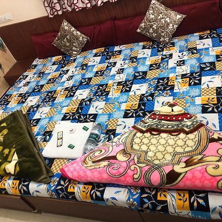 New Yanti Guest House Ujjain Eksteriør billede