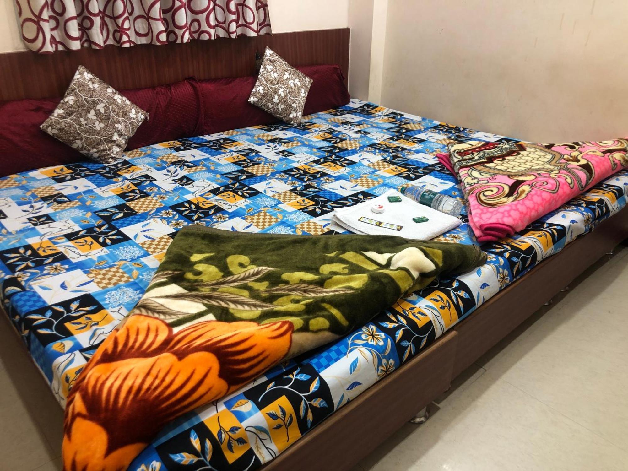 New Yanti Guest House Ujjain Eksteriør billede
